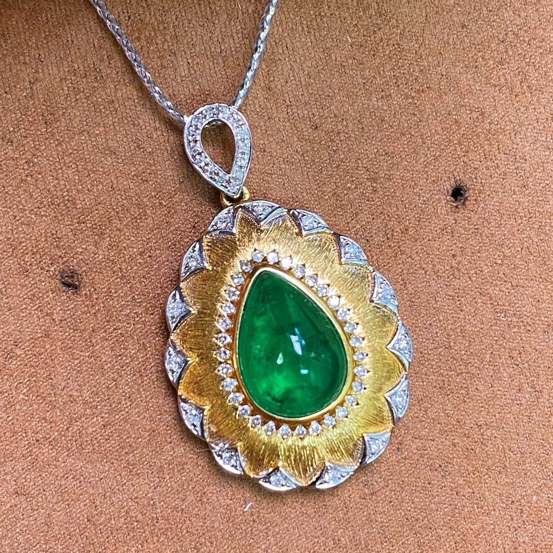 14k Gold 2.98 Ctw Vivid Green Natural Emerald & Diamond Pendant( Without Chain ) - 5