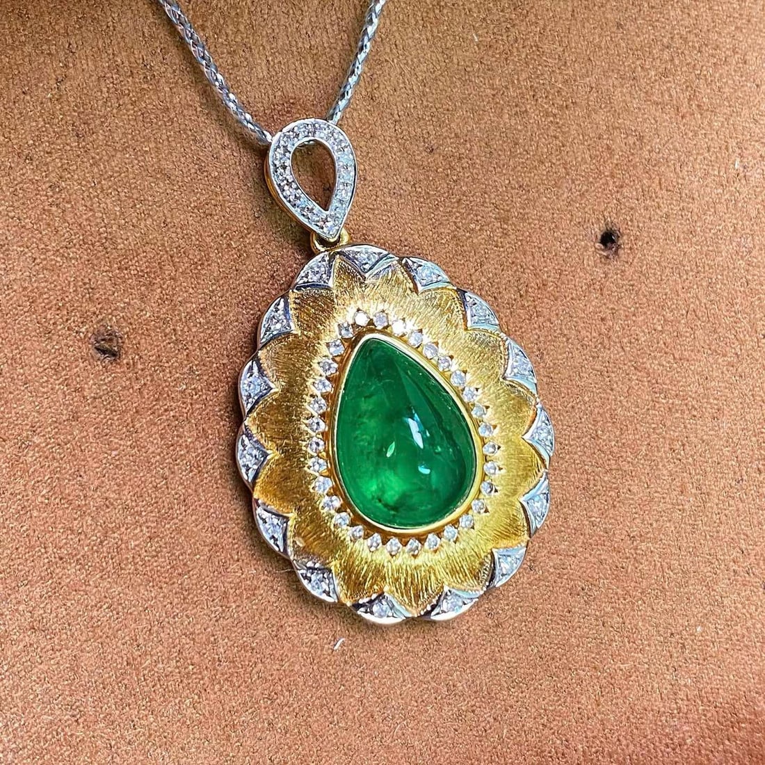 14k Gold 2.98 Ctw Vivid Green Natural Emerald & Diamond Pendant( Without Chain ) - 6