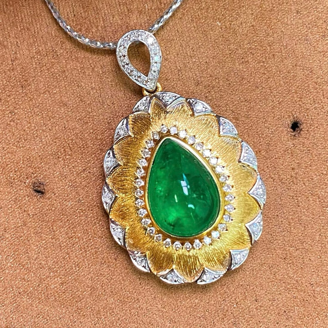 14k Gold 2.98 Ctw Vivid Green Natural Emerald & Diamond Pendant( Without Chain ) - 8