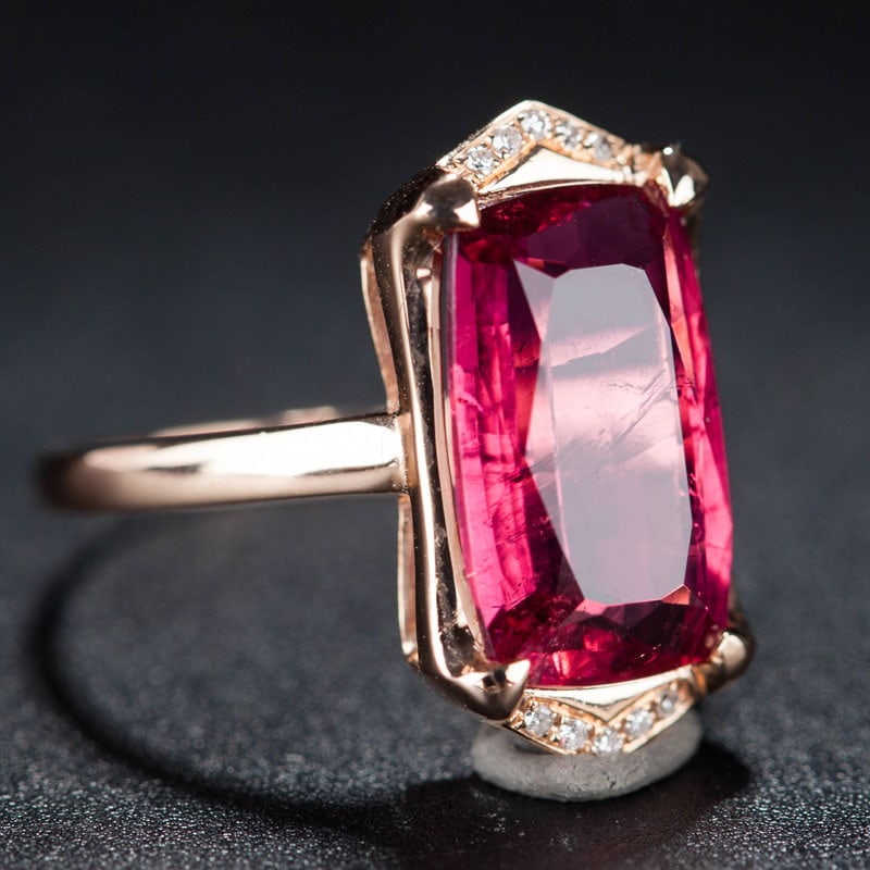 14k Gold 4.65 Ct Natural Tourmaline & Diamond Ring: Ref:231032207 // gold content:14k gold // ring size:7. 25us // // main gemstone:tourmaline // shape:cushion // carat weight:4. 65ct // color:red // treatment:natural // // adjacent gemstone 2 :