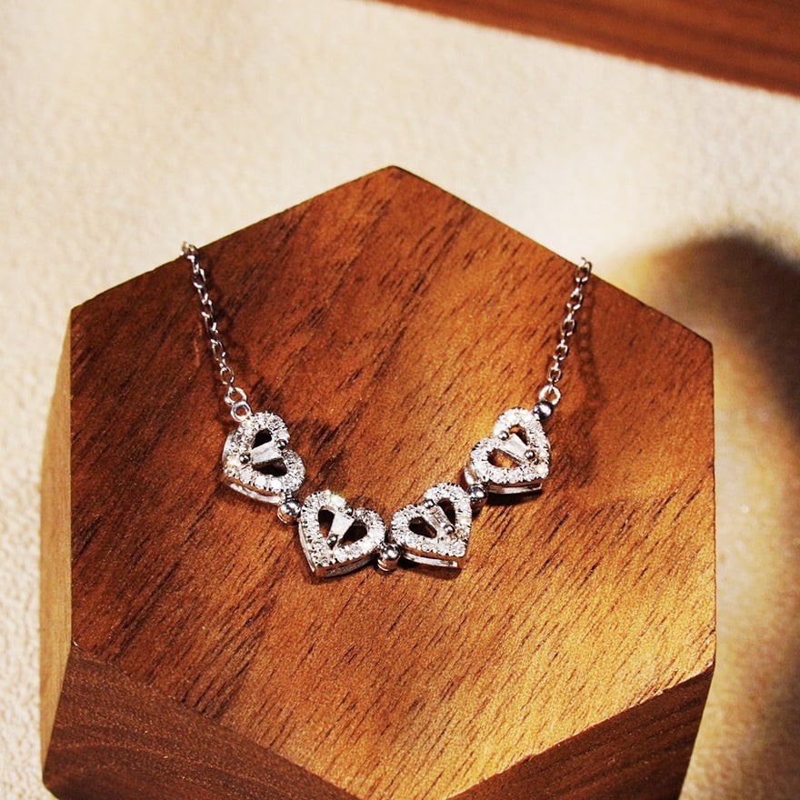 14k Gold 0.25 Ct Natural H Diamond Necklace: Ref:231032214 // gold content:14k gold // main gemstone:diamond // shape:multiply // carat weight:0. 25ct // clarity grade:vs-si // color:h // treatment:natural // Low Estimate: 2400 Condition: New