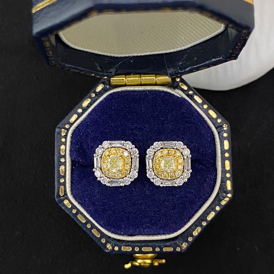 14k Gold 0.5 Ct Natural Color Diamond Earrings: Ref:231032223 // gold content:14k gold // main gemstone:diamond // shape:multiply // carat weight:0. 5ct // clarity grade:vs-si // color:color // treatment:natural // Low Estimate: 2600 Condition:
