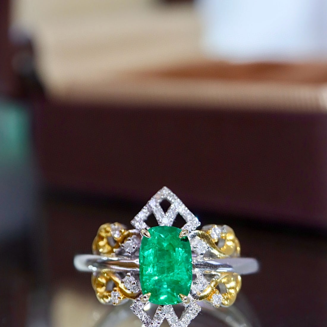 14k Gold 1.03 Ctw Natural Emerald & Diamond Ring: Ref:231032229 // gold content:14k gold // ring size:7. 25us // // main gemstone:emerald // shape:cushion // carat weight:0. 90ct // color:green // treatment:natural // // adjacent gemstone 2 : diamond