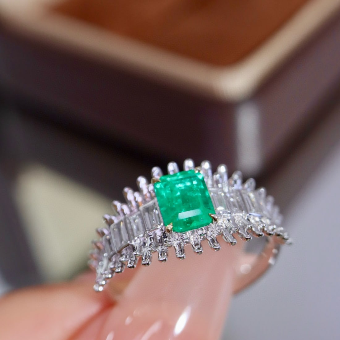 14k Gold 0.77 Ctw Natural Emerald & Diamond Ring - 5