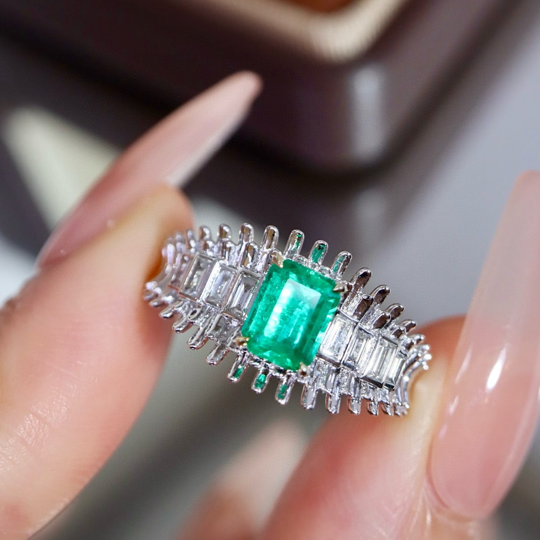 14k Gold 0.77 Ctw Natural Emerald & Diamond Ring - 6