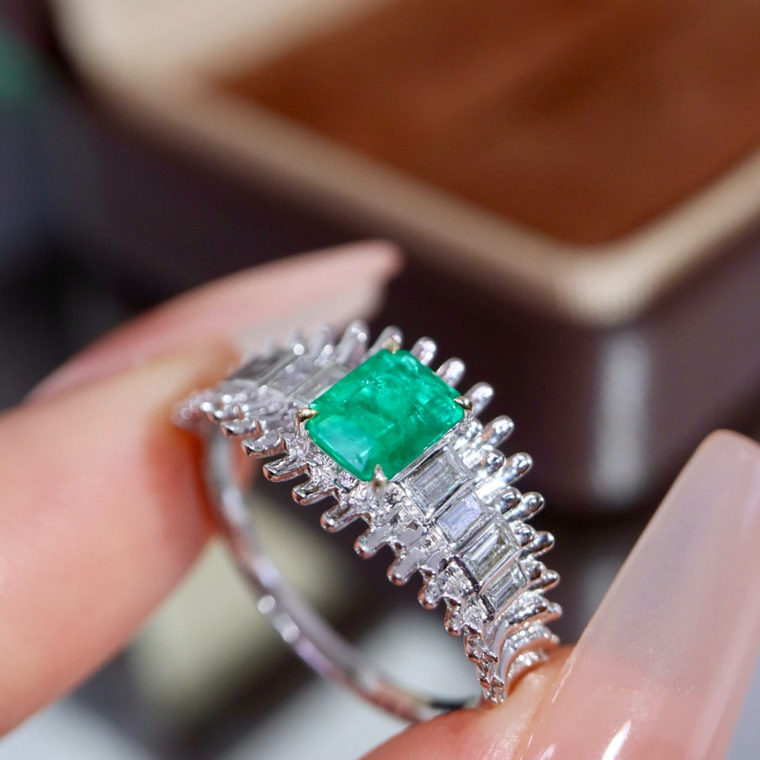 14k Gold 0.77 Ctw Natural Emerald & Diamond Ring - 7
