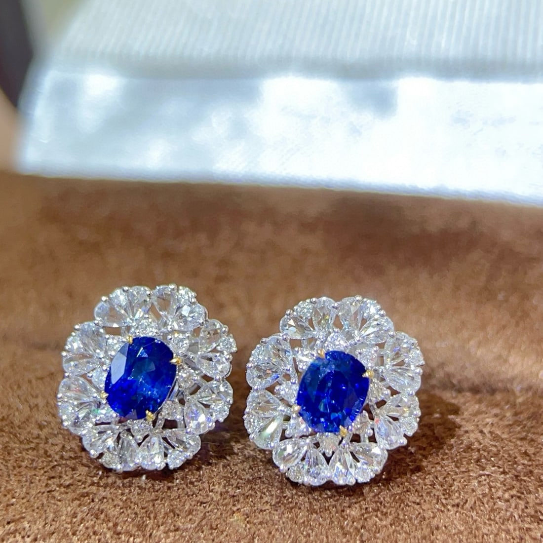 14k Gold 2.2 Ctw Vivid Blue Natural Sapphire & Diamond Earrings: Ref:231032243 // gold content:14k gold // main gemstone:sapphire // shape:oval // carat weight:1. 4ct // color:vivid blue // treatment:natural // // adjacent gemstone 2 : diamond // shape:multiply //