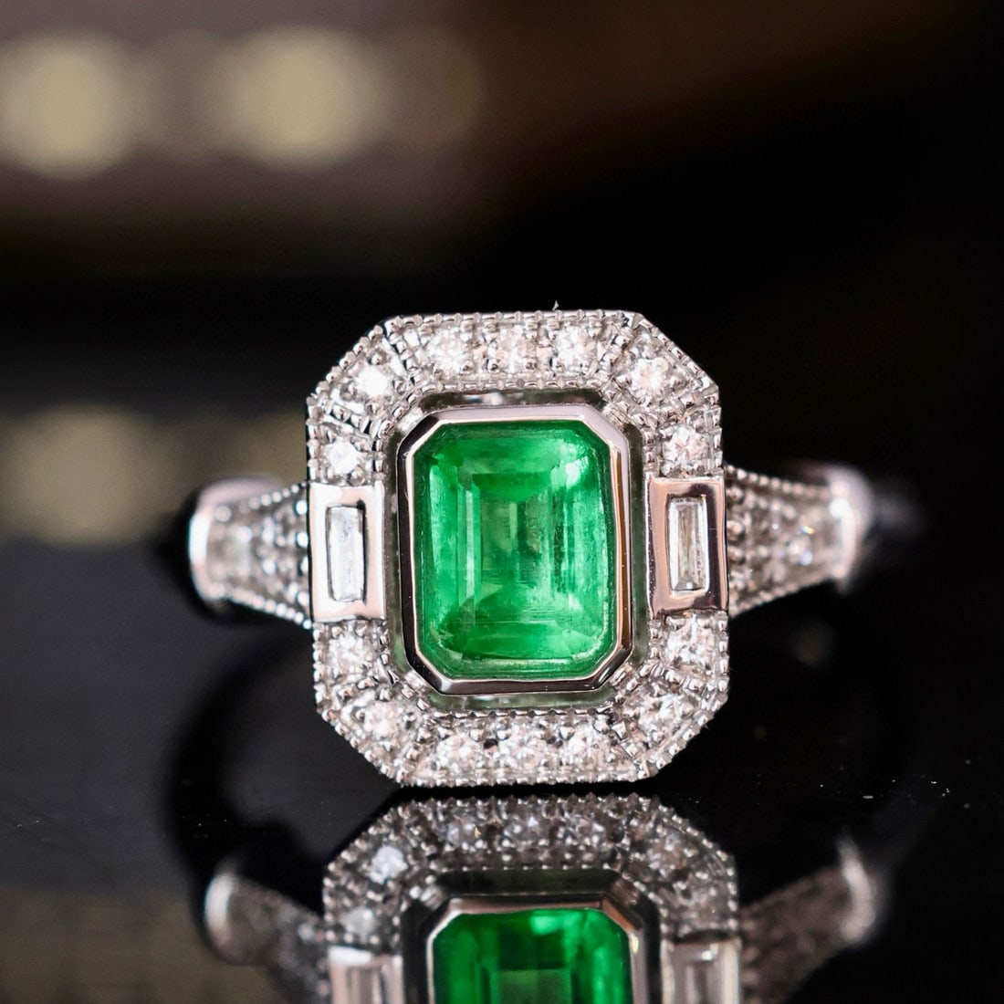 14k Gold 0.88 Ctw Natural Emerald & Diamond Ring: Ref:231032246 // gold content:14k gold // ring size:7. 25us // // main gemstone:emerald // shape:octagonal // carat weight:0. 7ct // color:green // treatment:natural // // adjacent gemstone 2 : diamon