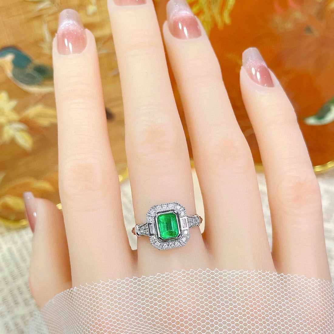 14k Gold 0.88 Ctw Natural Emerald & Diamond Ring - 5