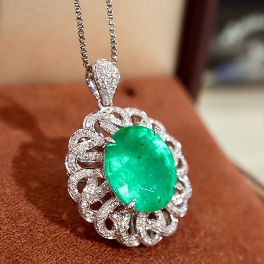 14k Gold 6.40 Ctw Natural Emerald & Diamond Pendant( Without Chain ) - 3