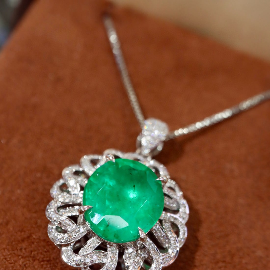 14k Gold 6.40 Ctw Natural Emerald & Diamond Pendant( Without Chain ) - 4