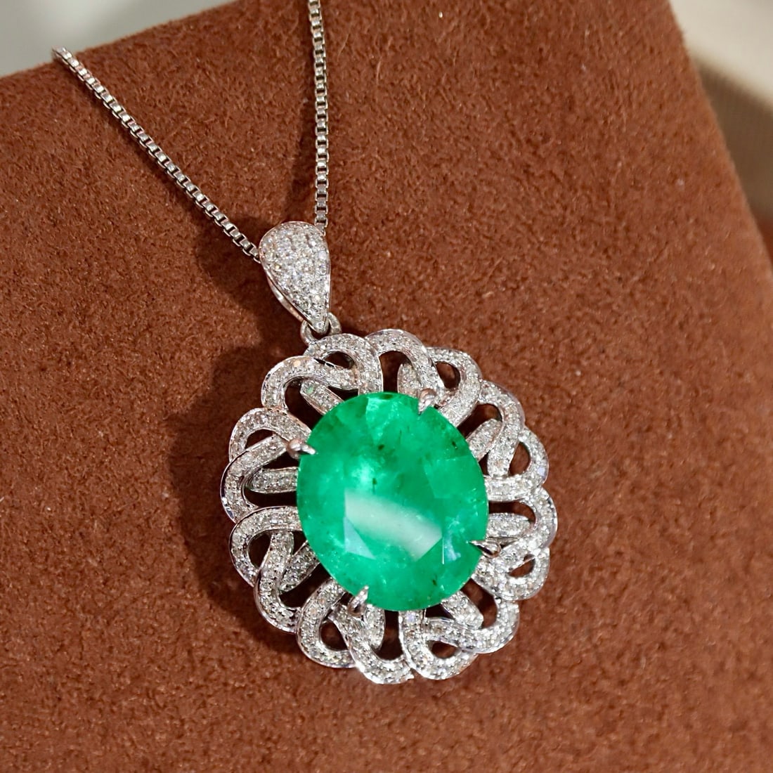 14k Gold 6.40 Ctw Natural Emerald & Diamond Pendant( Without Chain ) - 7