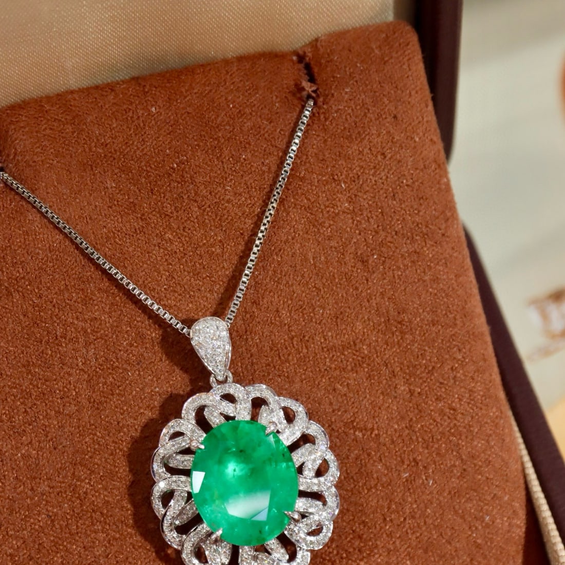14k Gold 6.40 Ctw Natural Emerald & Diamond Pendant( Without Chain ) - 8