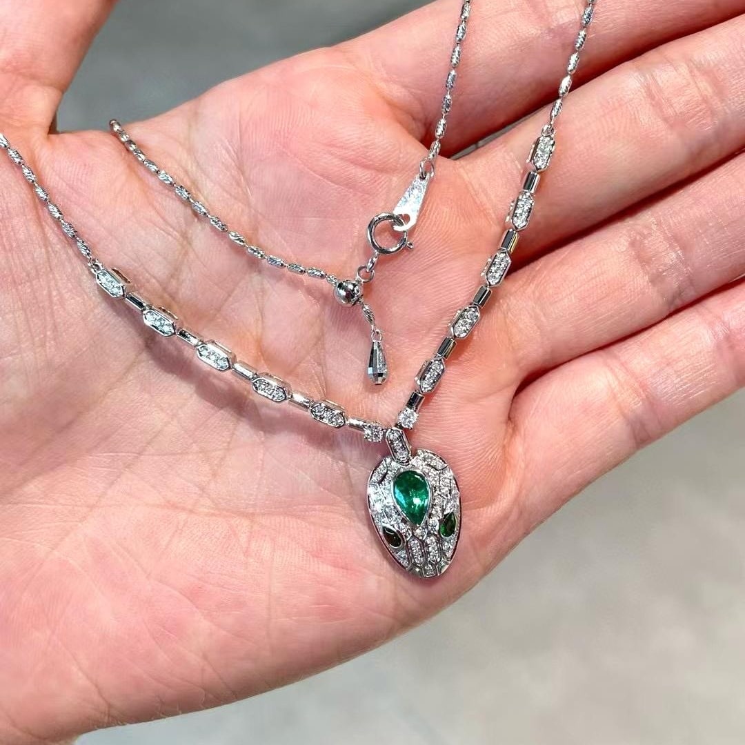 14k Gold 0.3 Ct Natural Emerald & Diamond Necklace: Ref:231032254 // gold content:14k gold // main gemstone:emerald // shape:pear // carat weight:0. 3ct // color:green // treatment:natural // // adjacent gemstone 2 : diamond // shape:round // clarity g
