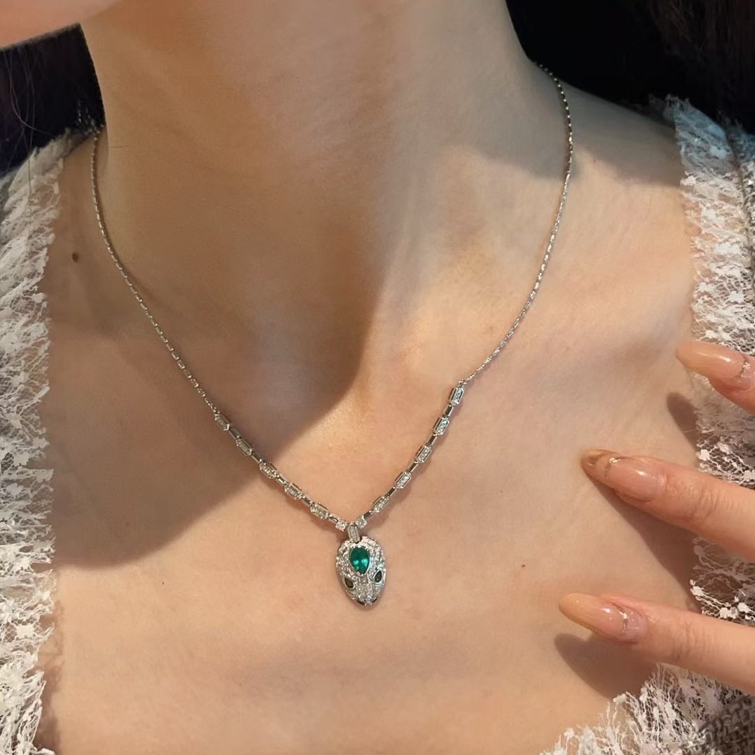 14k Gold 0.3 Ct Natural Emerald & Diamond Necklace - 6