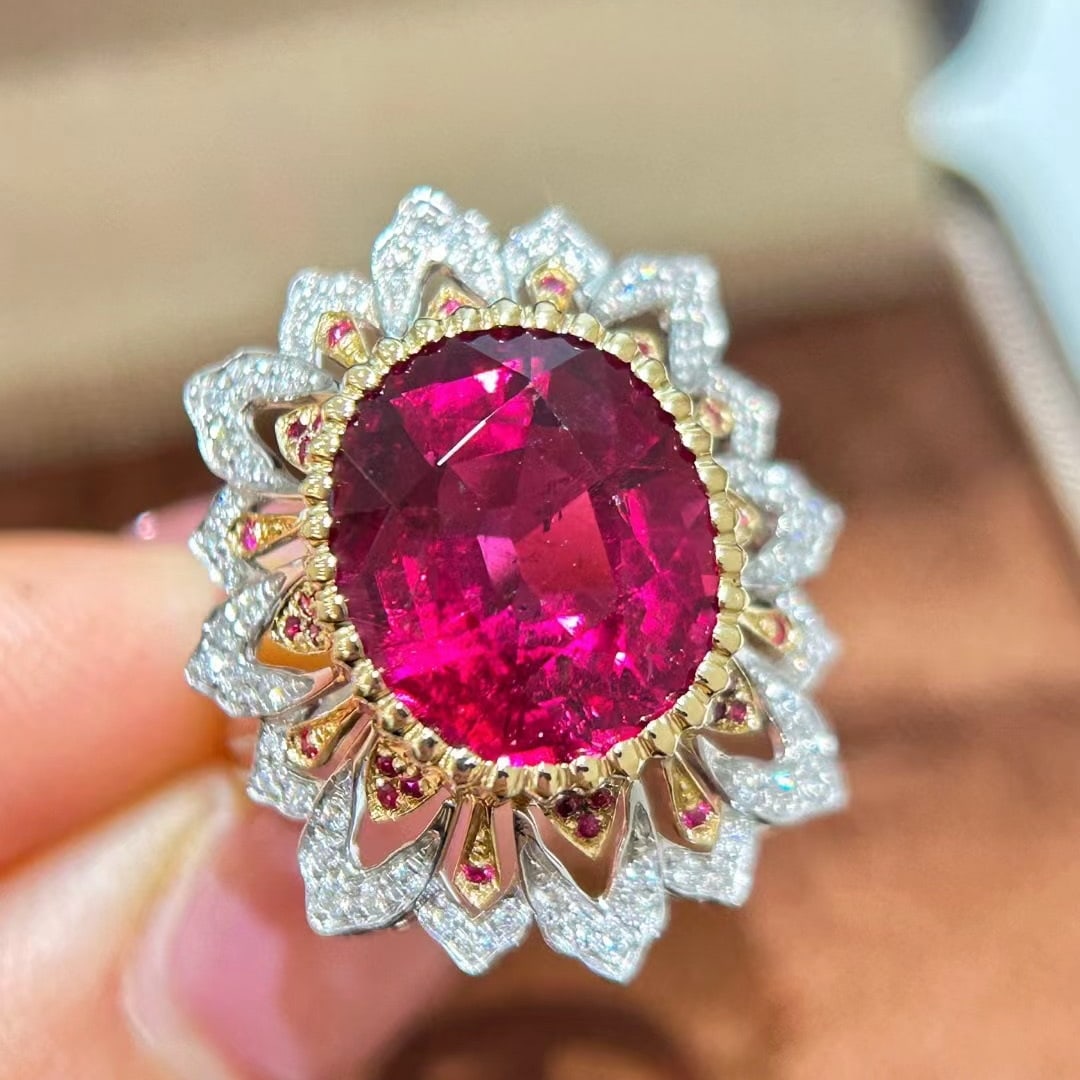 14k Gold 9.6 Ct Natural Tourmaline & Diamond Ring: Ref:231032269 // gold content:14k gold // ring size:7. 25us // // main gemstone:tourmaline // shape:oval // carat weight:9. 6ct // color:red // treatment:natural // // adjacent gemstone 2 : diamond
