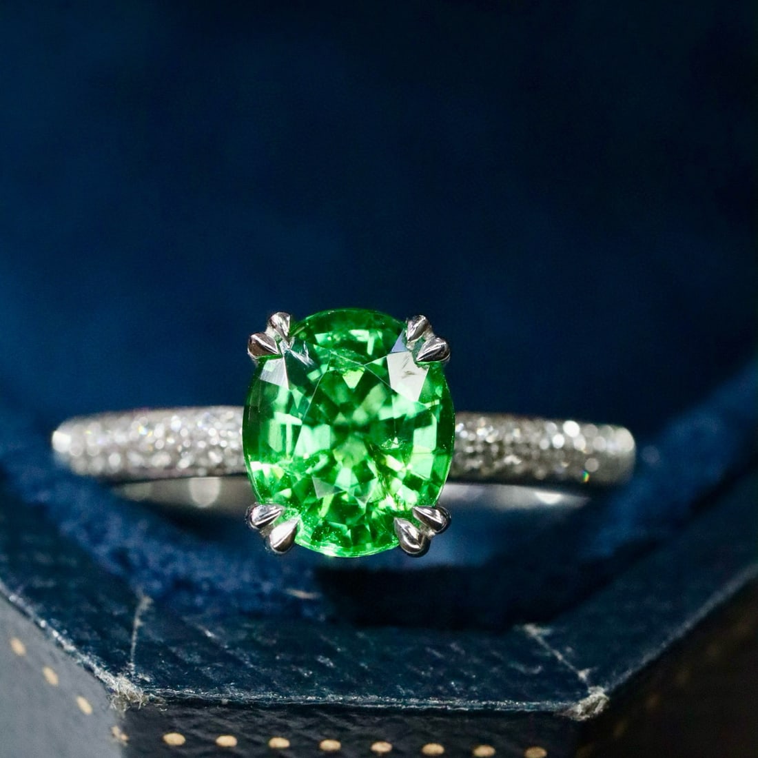 14k Gold 1.24 Ctw Natural Tsavorite & Diamond Ring: Ref:231032278 // gold content:14k gold // ring size:7. 25us // // main gemstone:tsavorite // shape:oval // carat weight:1. 10ct // color:green // treatment:natural // // adjacent gemstone 2 : diamond