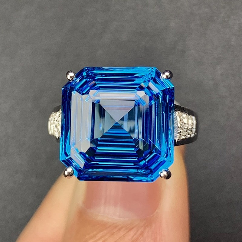 14k Gold 11.49 Ct Natural Topaz & Diamond Ring: Ref:231032281 // gold content:14k gold // ring size:7. 25us // // main gemstone:topaz // shape:octagonal // carat weight:11. 49ct // color:blue // treatment:natural // // adjacent gemstone 2 :