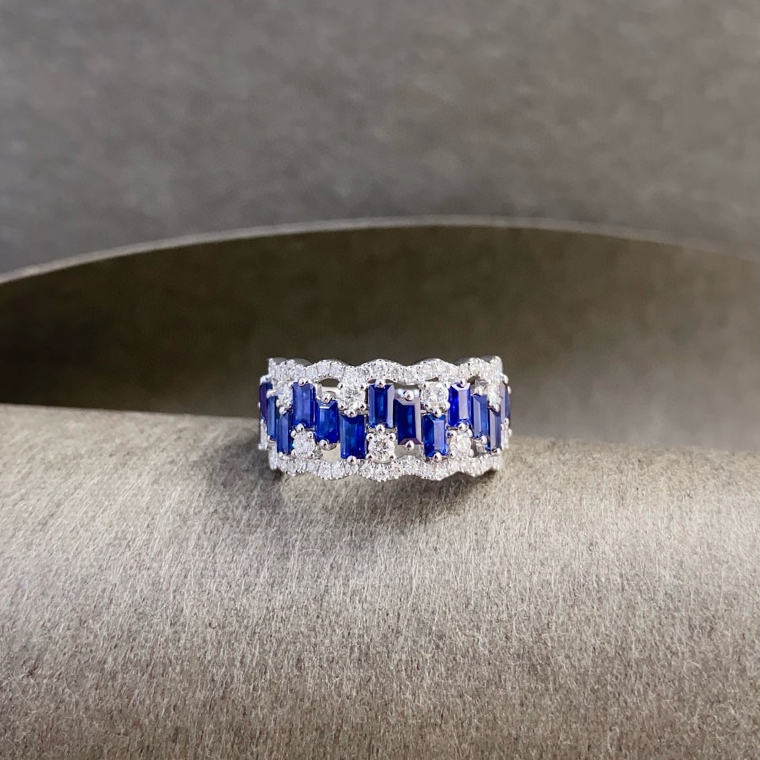 14k Gold 2.5 Ctw Natural Sapphire & Diamond Ring: Ref:231032285 // gold content:14k gold // ring size:7. 25us // // main gemstone:sapphire // shape:rectangle // carat weight:1. 9ct // color:blue // treatment:natural // // adjacent gemstone 2 :