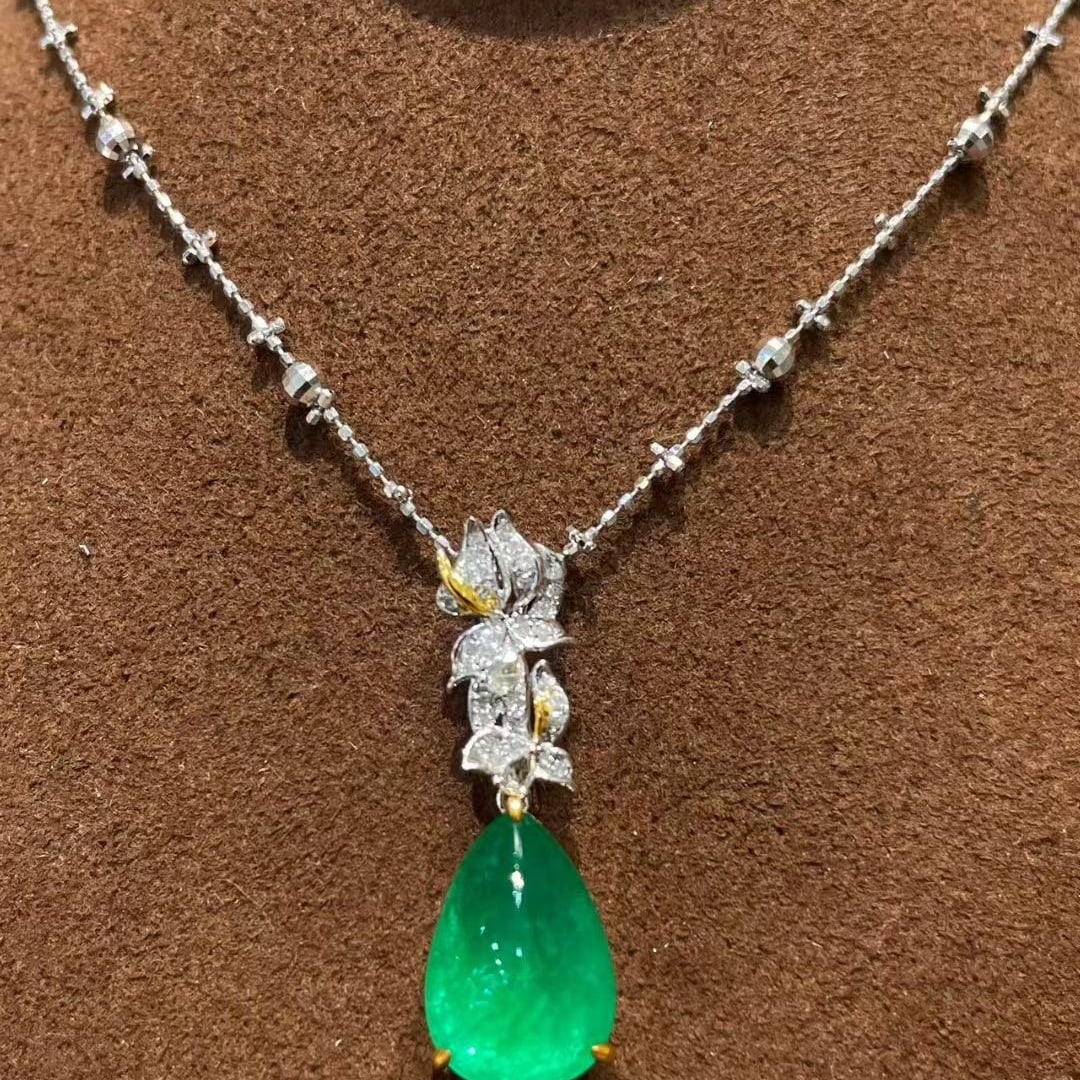 14k Gold 4.1 Ct Natural Emerald & Diamond Pendant( Without Chain ): Ref:231032292 // gold content:14k gold // main gemstone:emerald // shape:pear // carat weight:4. 1ct // color:green // treatment:natural // // adjacent gemstone 2 : diamond // shape:round // clarity g