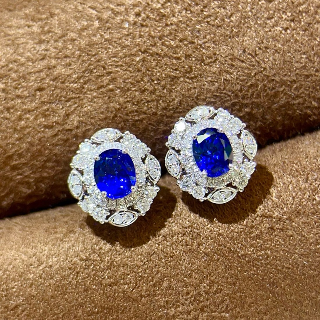 14k Gold 1.53 Ctw Vivid Blue Natural Sapphire & Diamond Earrings: Ref:231032297 // gold content:14k gold // main gemstone:sapphire // shape:oval // carat weight:1. 2ct // color:vivid blue // treatment:natural // // adjacent gemstone 2 : diamond // shape:round // car