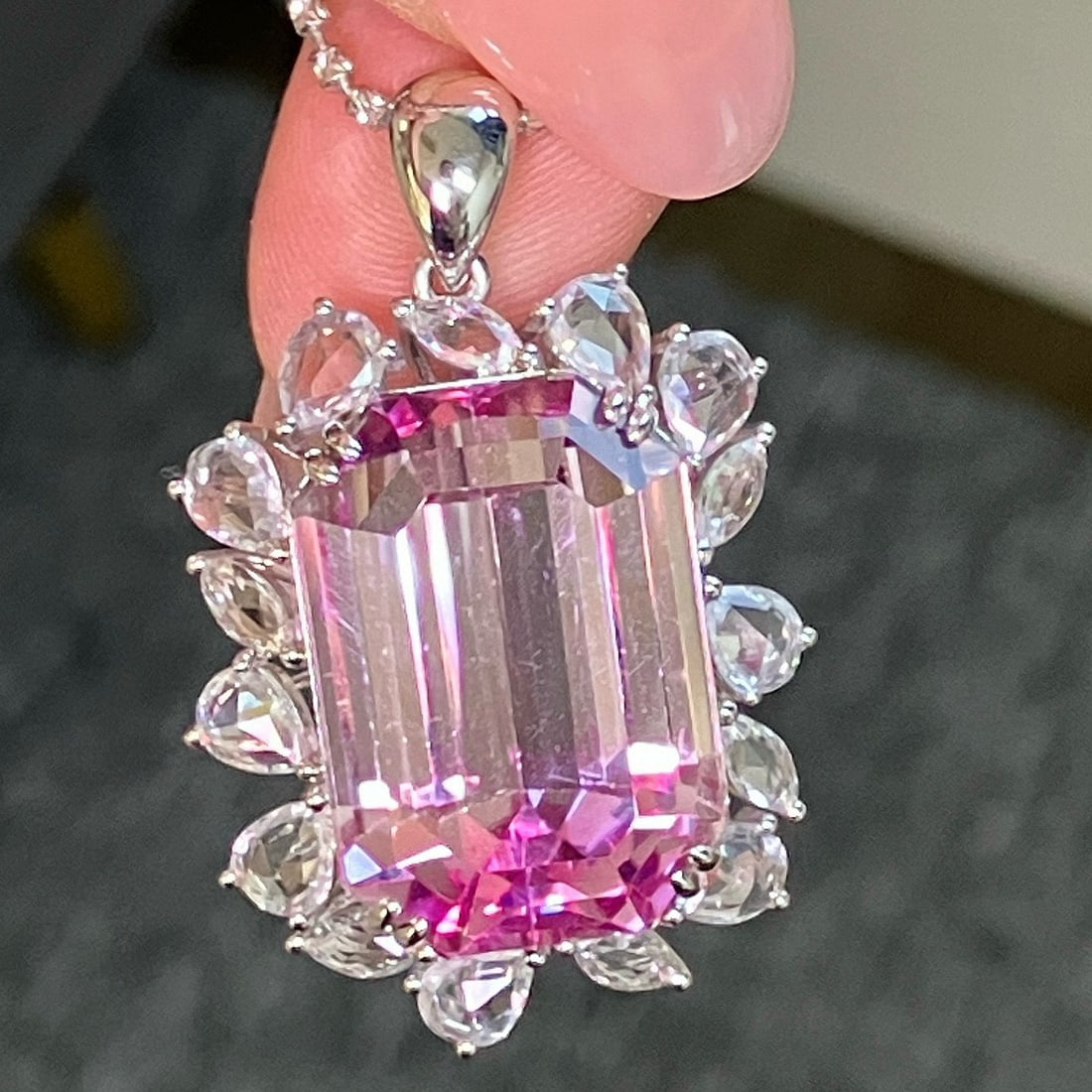 14k Gold 38.56 Ctw Natural Kunzite & Sapphire Pendant( Without Chain ): Ref:231032299 // gold content:14k gold // main gemstone:kunzite // shape:octagonal // carat weight:35ct // color:purplish pink // treatment:natural // // adjacent gemstone 2 : sapphire //