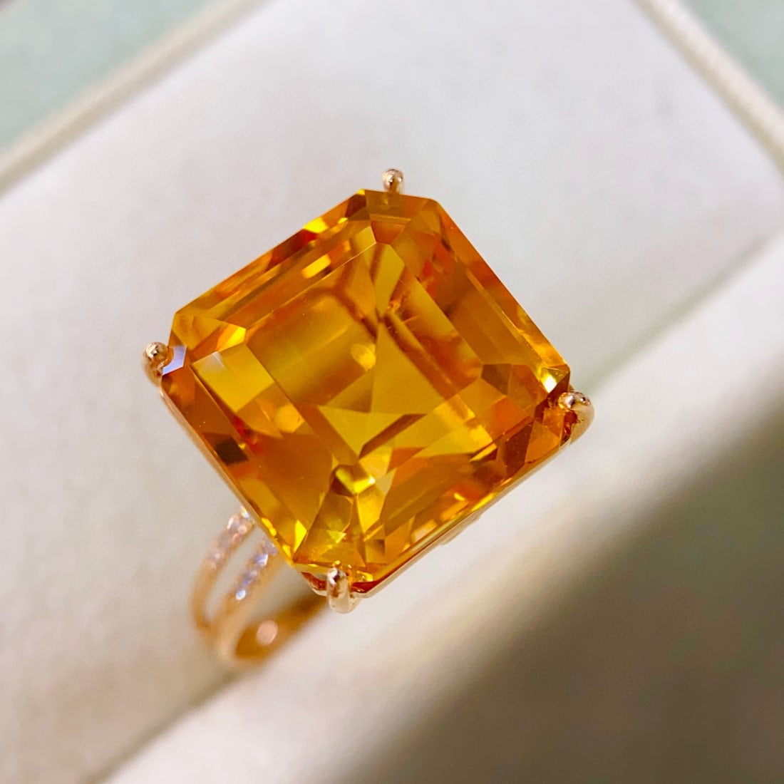 14k Gold 11.01 Ctw Natural Citrine & Diamond Ring: Ref:231032316 // gold content:14k gold // ring size:7. 25us // // main gemstone:citrine // shape:octagonal // carat weight:10. 95ct // color:yellow // treatment:natural // // adjacent gemstone 2 : dia