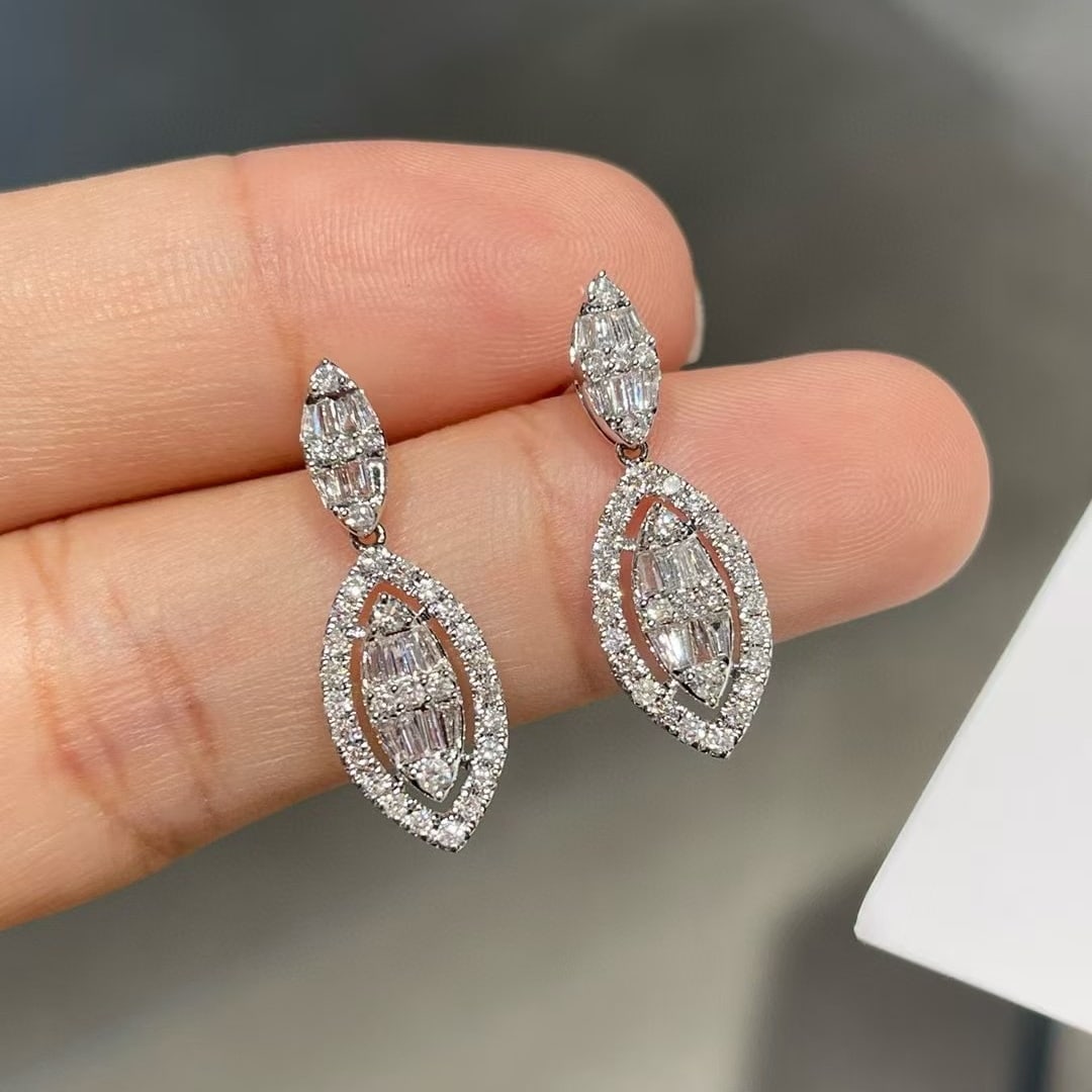 14k Gold 0.65 Ct Natural H Diamond Earrings: Ref:231032332 // gold content:14k gold // main gemstone:diamond // shape:multiply // carat weight:0. 65ct // clarity grade:vs-si // color:h // treatment:natural // Condition: New Low Estimate: 3100
