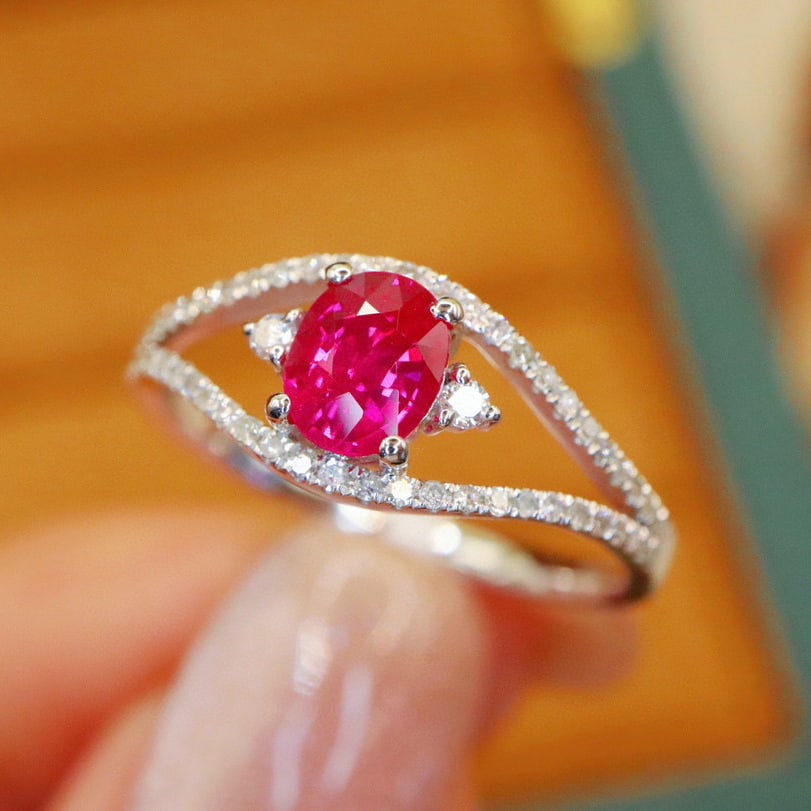 14k Gold 0.82 Ctw Natural Ruby & Diamond Ring: Ref:231032337 // gold content:14k gold // ring size:7. 25us // // main gemstone:ruby // shape:oval // carat weight:0. 63ct // color:red // treatment:natural // // adjacent gemstone 2 : diamond //