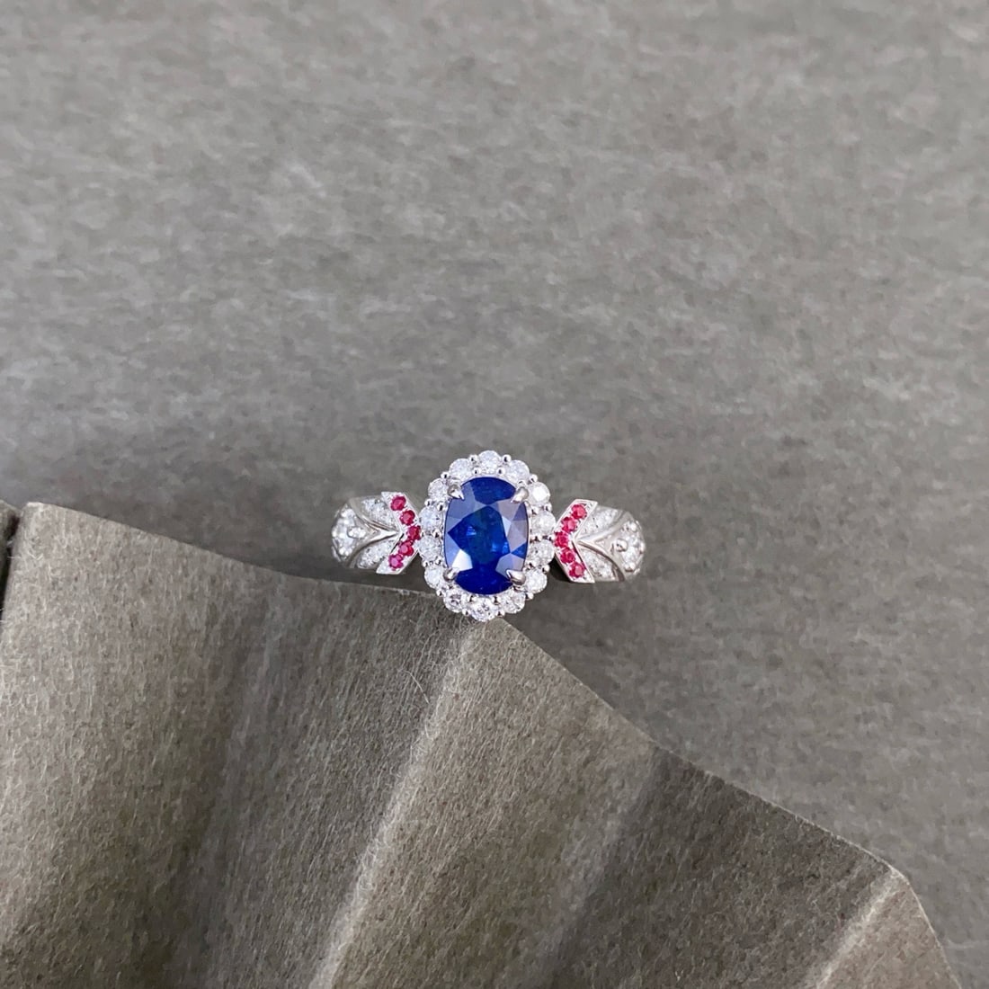 14k Gold 1.85 Ctw Natural Sapphire & Diamond Ring: Ref:231032346 // gold content:14k gold // ring size:7. 25us // // main gemstone:sapphire // shape:oval // carat weight:1. 43ct // color:royal blue // treatment:natural // // adjacent gemstone 2 :