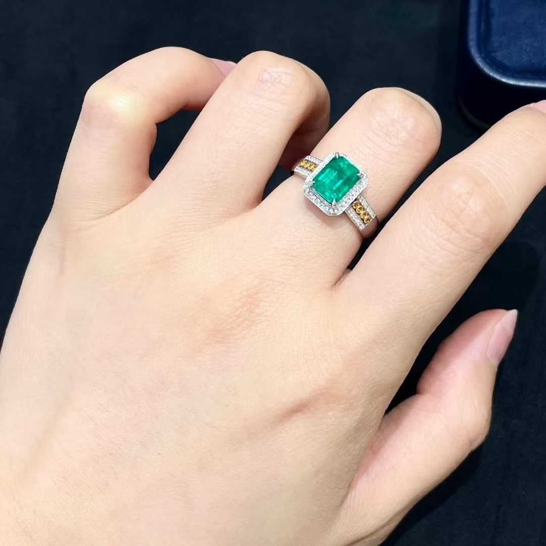 14k Gold 2.05 Ct Vivid Green Natural Emerald & Diamond Ring - 2