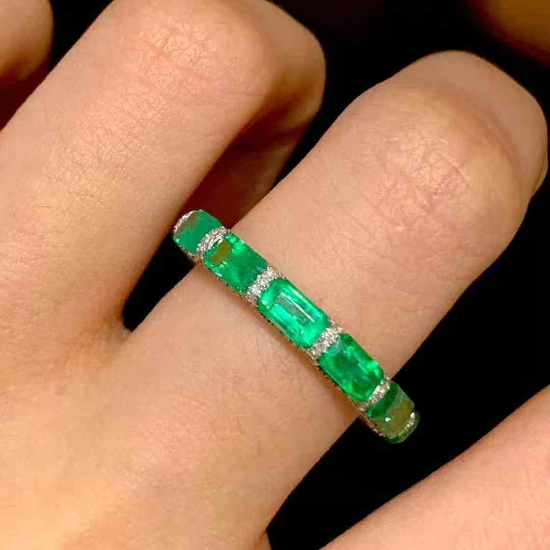 14k Gold 3.6 Ct Vivid Green Natural Emerald & Diamond Ring - 2