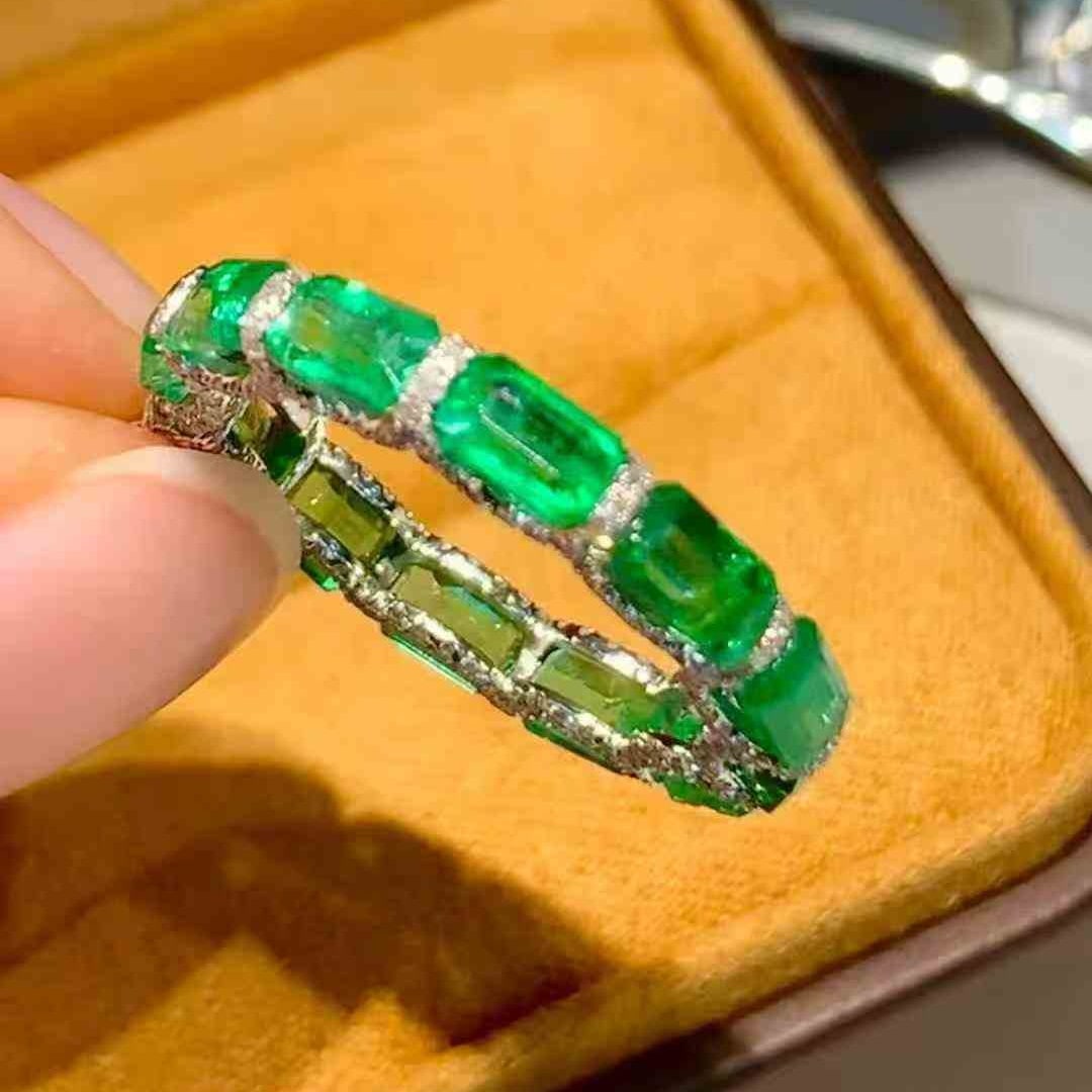 14k Gold 3.6 Ct Vivid Green Natural Emerald & Diamond Ring - 3