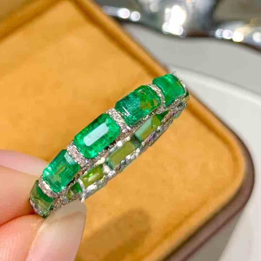 14k Gold 3.6 Ct Vivid Green Natural Emerald & Diamond Ring - 5