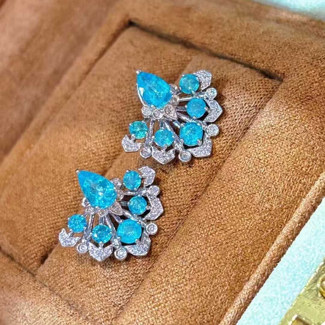 14k Gold 1.55 Ct Natural Paraiba Tourmaline & Diamond Earrings: Ref:231032368 // gold content:14k gold // main gemstone:paraiba tourmaline // shape:multiply // carat weight:1. 55ct // color:blue // treatment:natural // // adjacent gemstone 2 : diamond // shape:rou