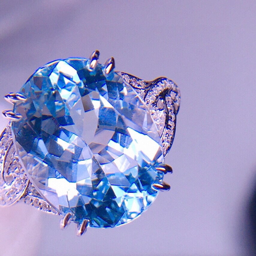 14k Gold 7.2 Ct Natural Aquamarine & Diamond Ring: Ref:231032388 // gold content:14k gold // ring size:7. 25us // // main gemstone:aquamarine // shape:oval // carat weight:7. 2ct // color:santa maria color // treatment:natural // // adjacent gemstone