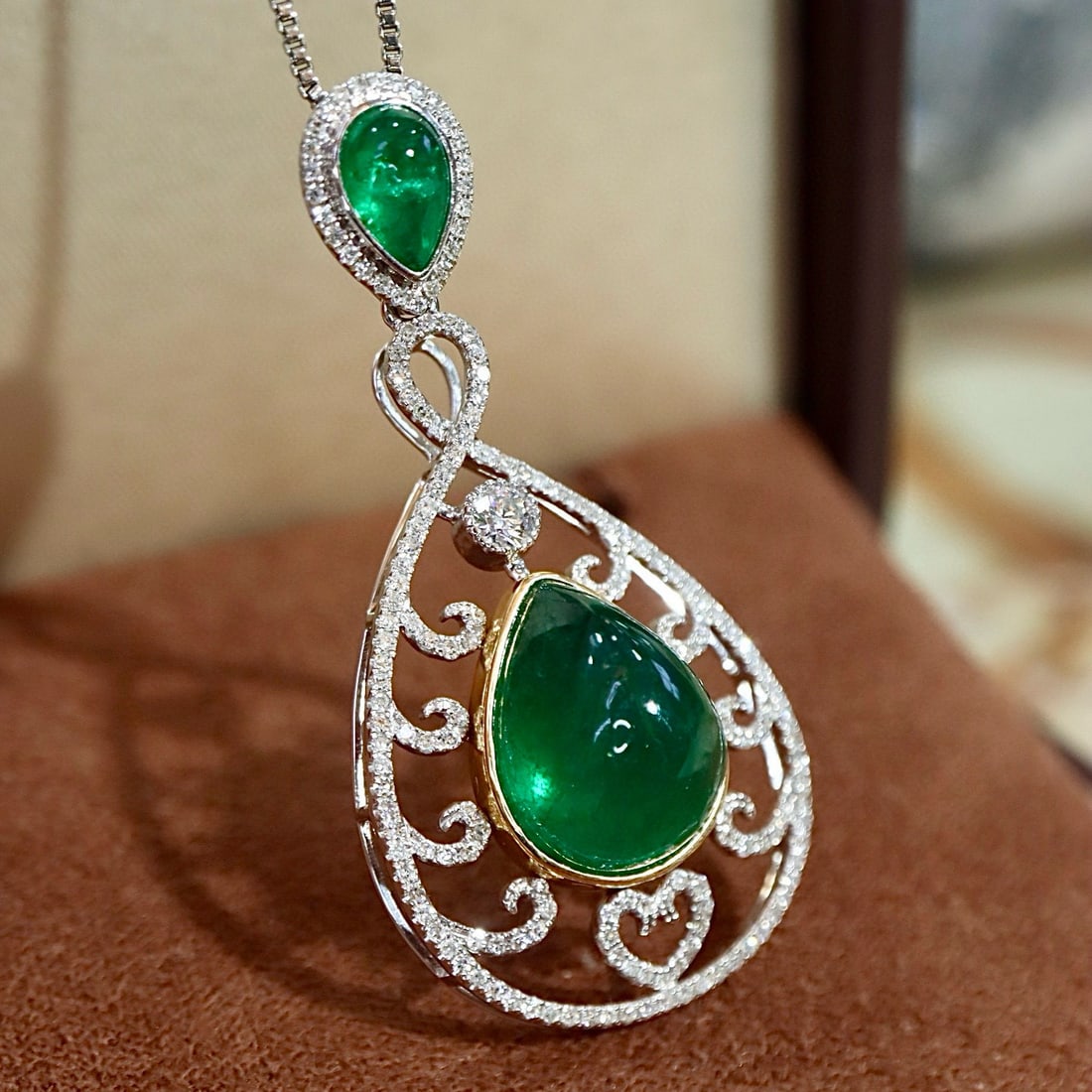 14k Gold 8.07 Ctw Vivid Green Natural Emerald & Diamond Pendant( Without Chain ) - 3