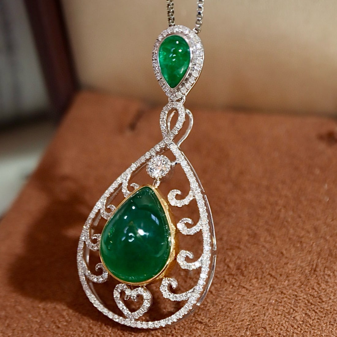 14k Gold 8.07 Ctw Vivid Green Natural Emerald & Diamond Pendant( Without Chain ) - 4