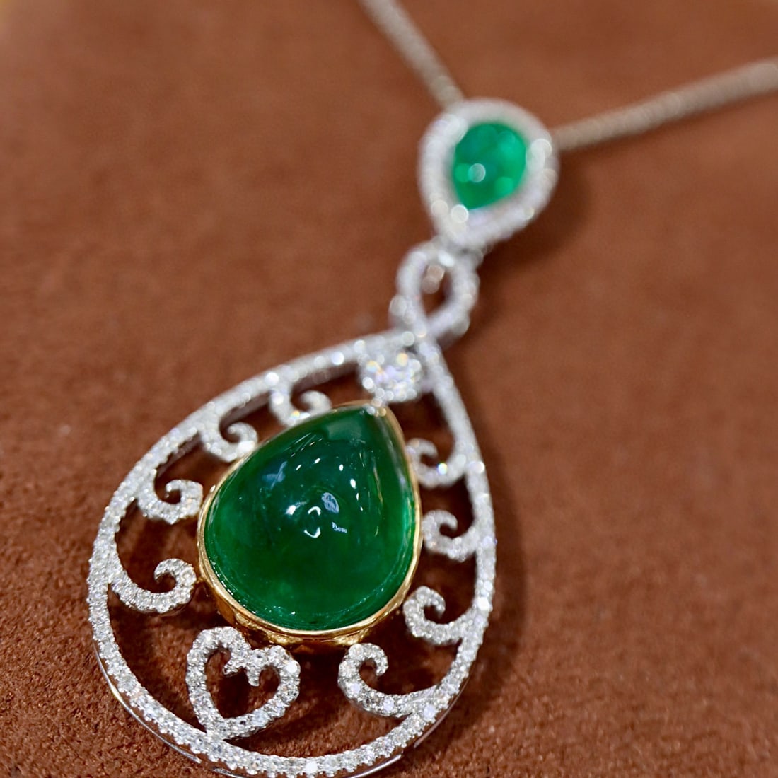 14k Gold 8.07 Ctw Vivid Green Natural Emerald & Diamond Pendant( Without Chain ) - 5