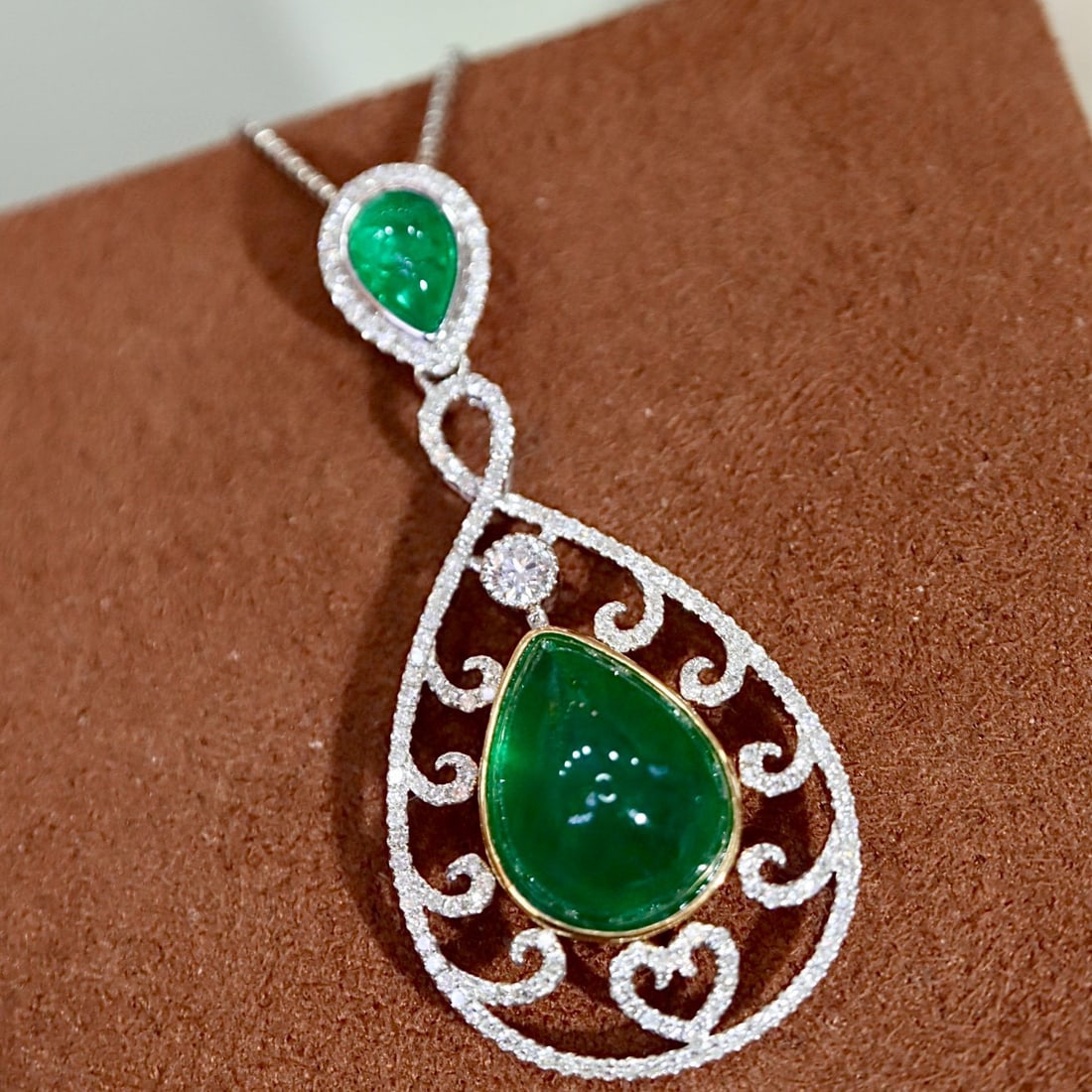 14k Gold 8.07 Ctw Vivid Green Natural Emerald & Diamond Pendant( Without Chain ) - 8