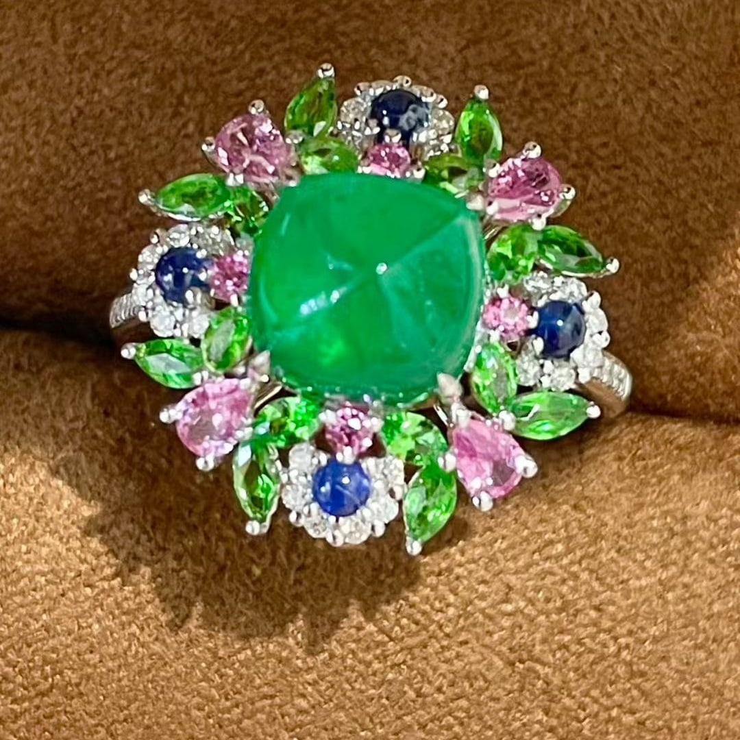 14k Gold 2.85 Ctw Vivid Green Natural Emerald & Diamond Ring: Ref:231032403 // gold content:14k gold // ring size:7. 25us // // main gemstone:emerald // shape:suger-loaf // carat weight:2. 5ct // color:vivid green // treatment:natural // // adjacent gemstone 2 :