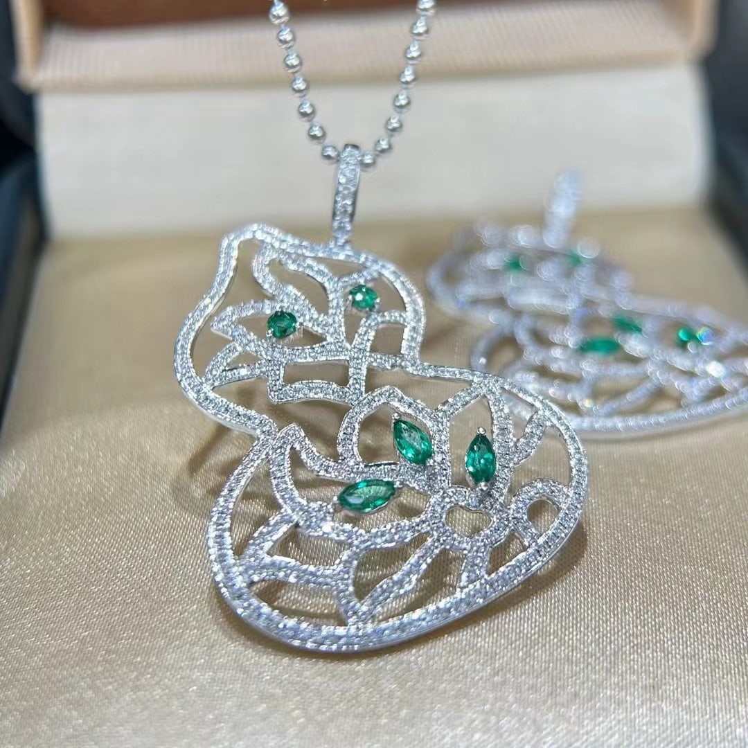 14k Gold 0.82 Ctw Natural Emerald & Diamond Pendant( Without Chain ) - 2