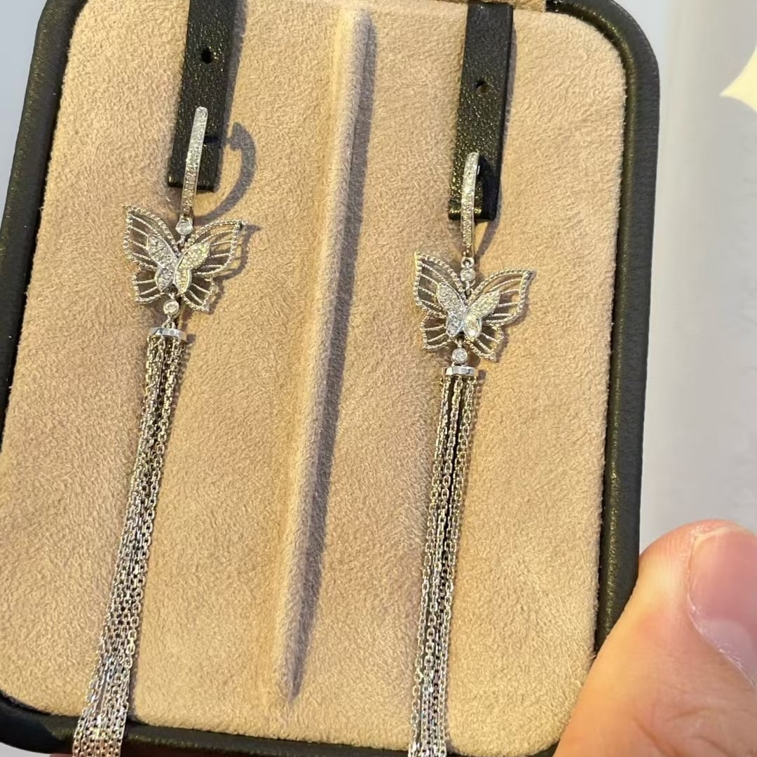 14k Gold 0.16 Ct Natural H Diamond Earrings: Ref:231032417 // gold content:14k gold // main gemstone:diamond // shape:round // carat weight:0. 16ct // clarity grade:vs-si // color:h // treatment:natural // cut grade:g // Low Estimate: 2600 High