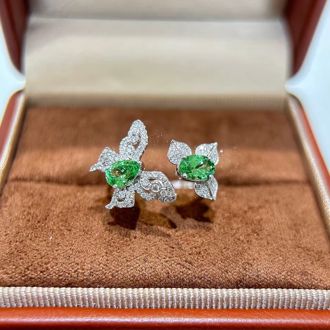 14k Gold 1.33 Ctw Natural Tsavorite & Diamond Ring: Ref:231032420 // gold content:14k gold // ring size:7. 25us // // main gemstone:tsavorite // shape:multiply // carat weight:1. 06ct // color:green // treatment:natural // // adjacent gemstone 2 :