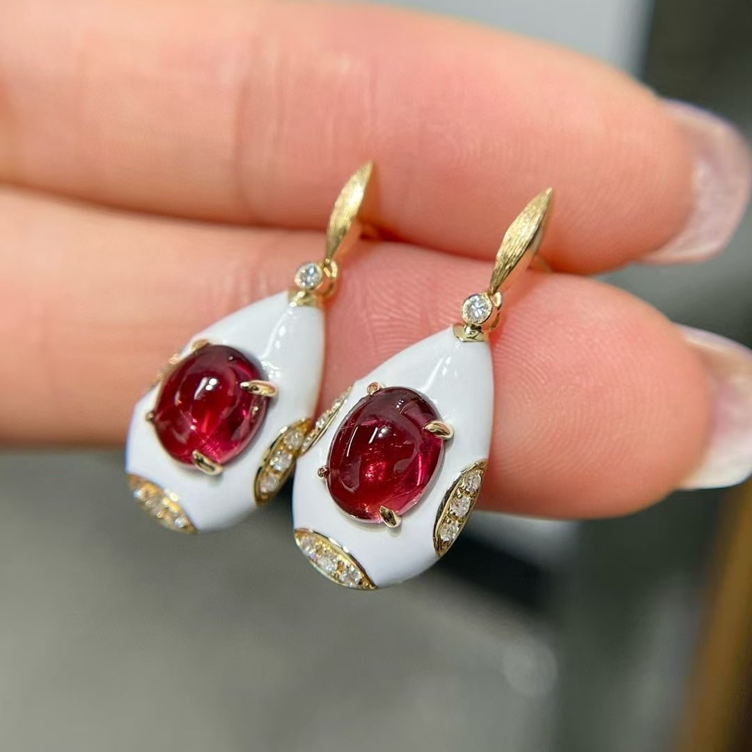 14k Gold 2.3 Ct Natural Tourmaline & Diamond Earrings: Ref:231032422 // gold content:14k gold // main gemstone:tourmaline // shape:oval // carat weight:2. 3ct // color:red // treatment:natural // // adjacent gemstone 2 : diamond // shape:round // clarity 