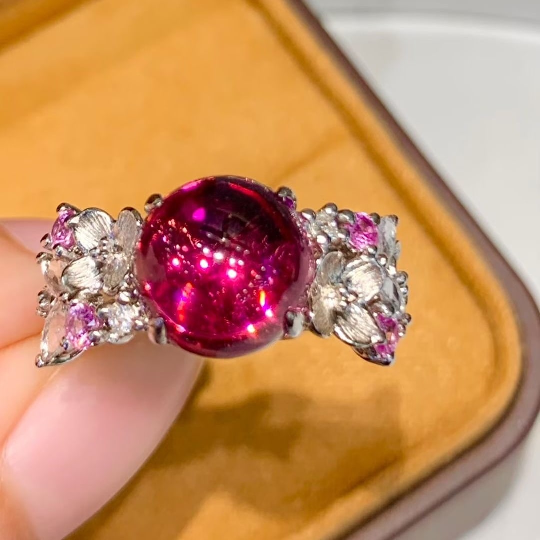 14k Gold 4.65 Ct Natural Tourmaline & Diamond & Sapphire Ring: Ref:231032423 // gold content:14k gold // ring size:7. 25us // // main gemstone:tourmaline // shape:round // carat weight:4. 65ct // color:red // treatment:natural // cut grade:g // // adjacent