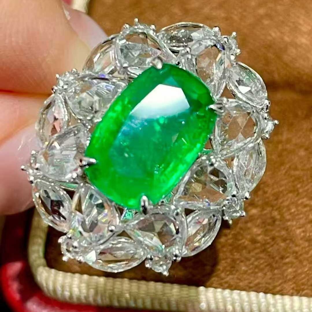 14k Gold 3.65 Ct Vivid Green Natural Emerald & Sapphire Ring - 3