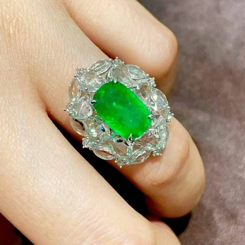 14k Gold 3.65 Ct Vivid Green Natural Emerald & Sapphire Ring - 4