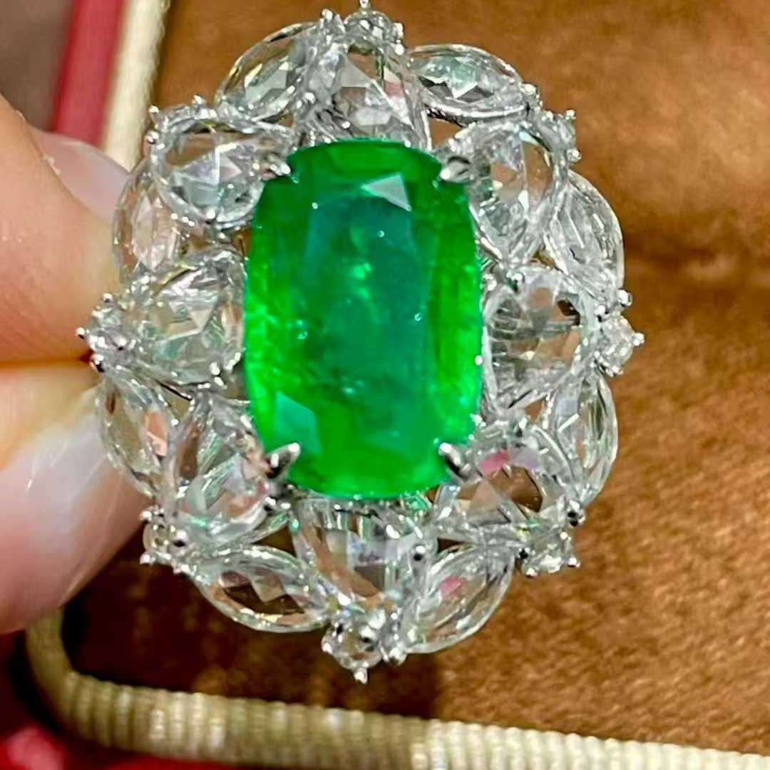 14k Gold 3.65 Ct Vivid Green Natural Emerald & Sapphire Ring - 5