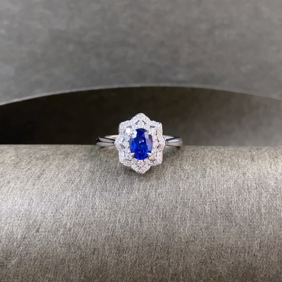 14k Gold 1.27 Ctw Natural Sapphire & Diamond Ring: Ref:231032442 // gold content:14k gold // ring size:7. 25us // // main gemstone:sapphire // shape:oval // carat weight:1. 02ct // color:royal blue // treatment:natural // // adjacent gemstone 2 :
